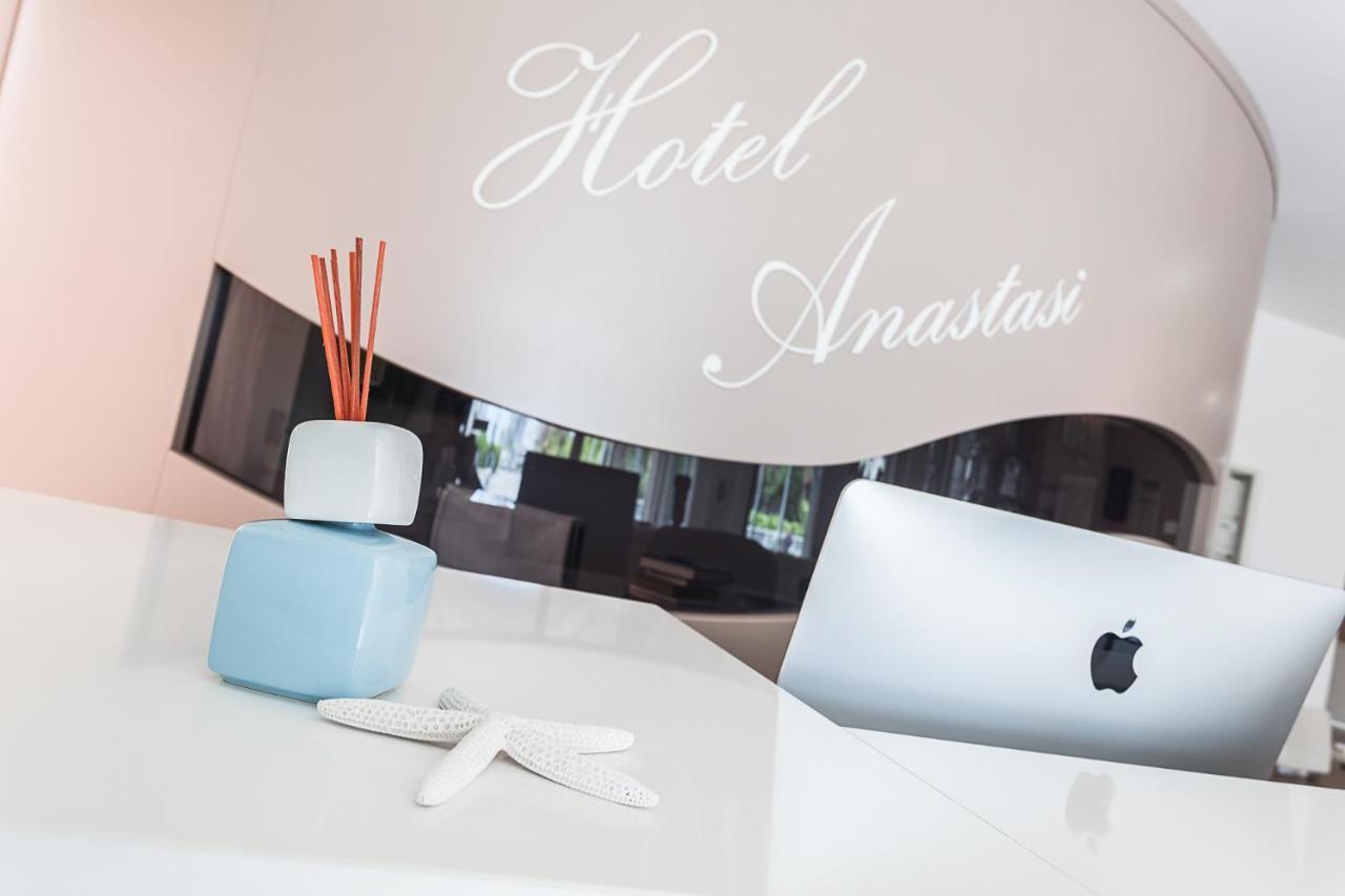 Anastasi Hotel E Residence Cervia Bagian luar foto