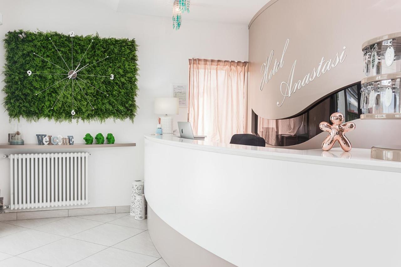 Anastasi Hotel E Residence Cervia Bagian luar foto
