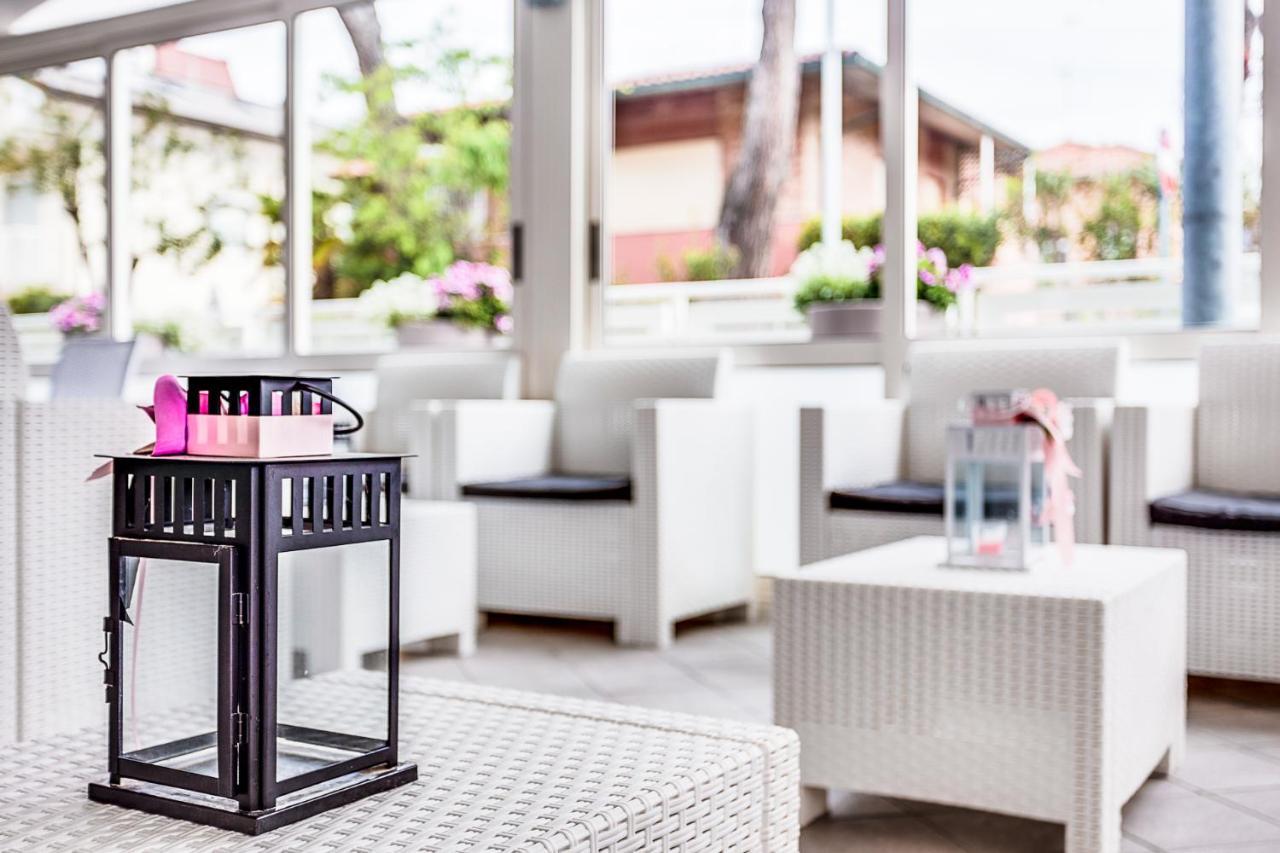 Anastasi Hotel E Residence Cervia Bagian luar foto