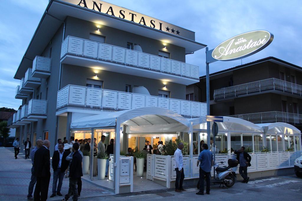 Anastasi Hotel E Residence Cervia Bagian luar foto