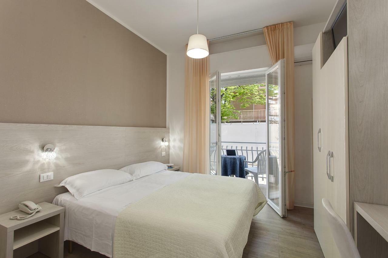 Anastasi Hotel E Residence Cervia Bagian luar foto