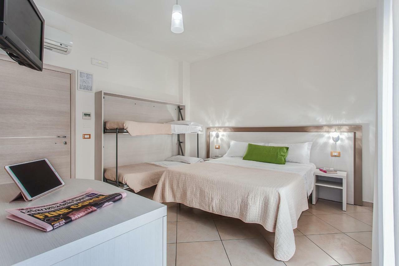 Anastasi Hotel E Residence Cervia Bagian luar foto