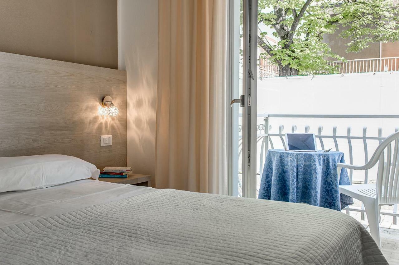 Anastasi Hotel E Residence Cervia Bagian luar foto